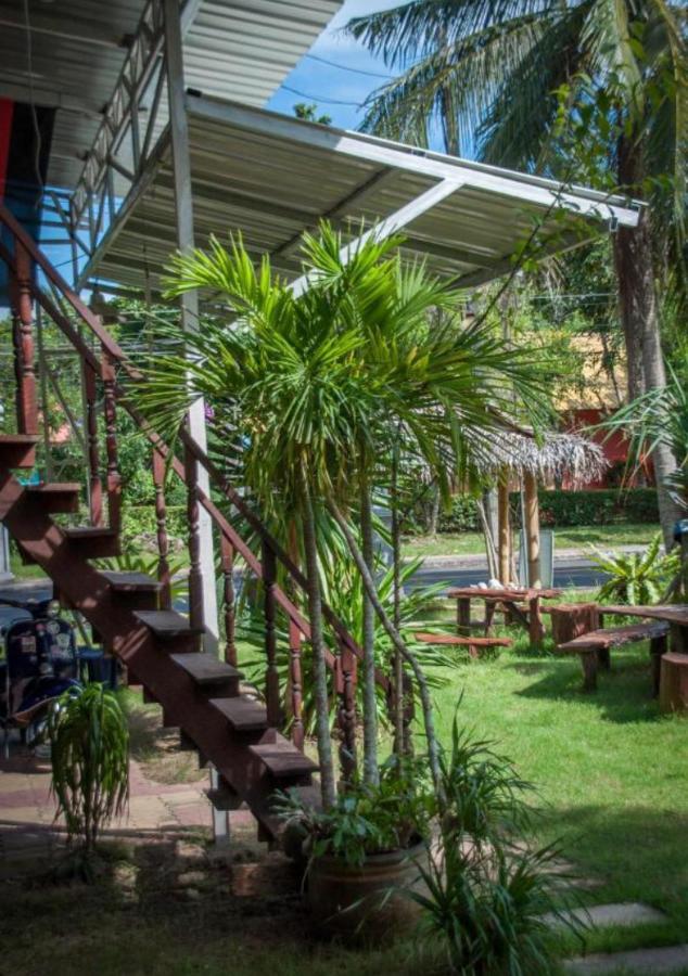 The Lazy Bar And Guesthouse Krabi Exterior photo