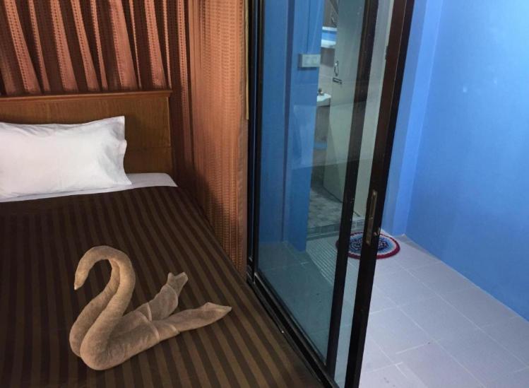 The Lazy Bar And Guesthouse Krabi Exterior photo